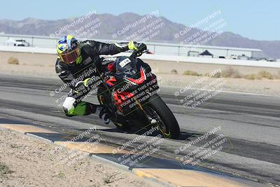 media/Oct-30-2025-Racers Edge (Thu) [[dabbdaf680]]/3-B Group/Session 3 (Turn 15 Inside)/